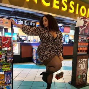 Low cut leopard dress very stretchy middle and ruffles at the bottom